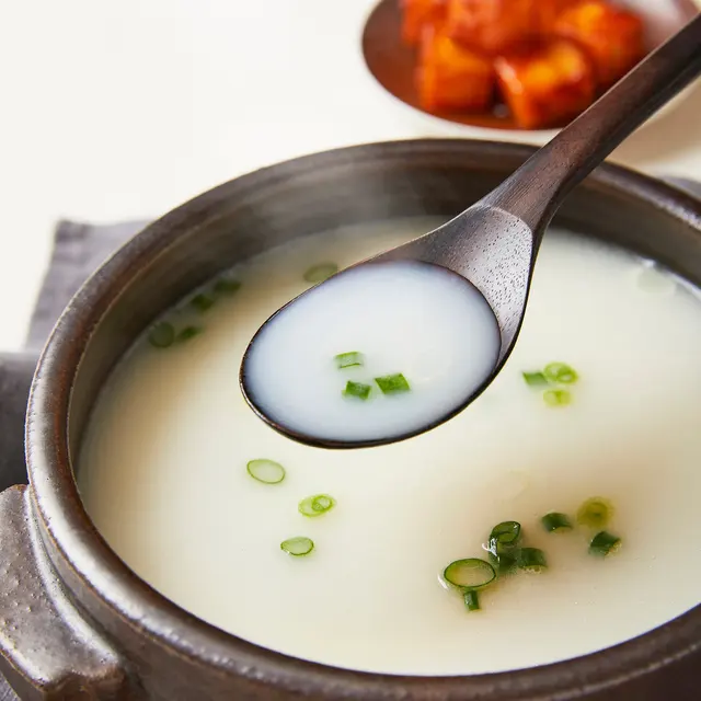 곰탕 숟가락 클로즈업 사진