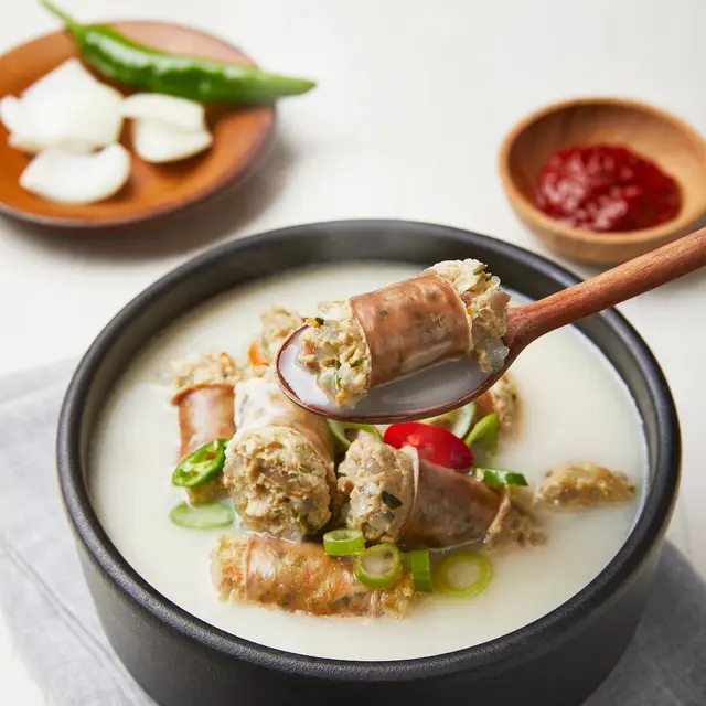 순대국밥 숟가락 클로즈업 사진